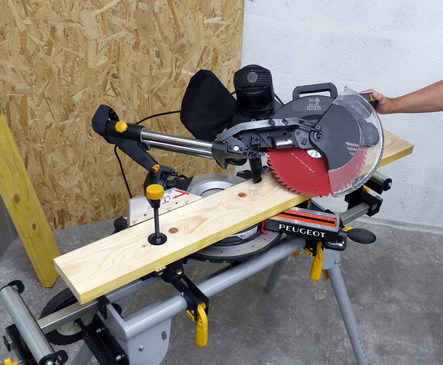 Peugeot Kapp- & Gjærsag 1600W, 254mm